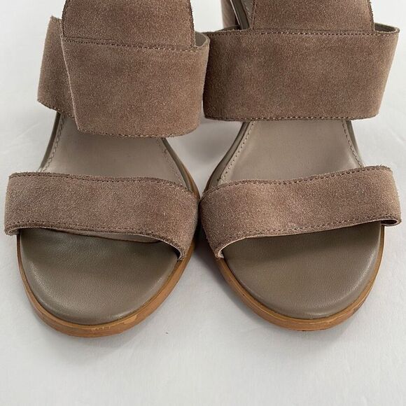 Hinge size 7.5 taupe leather zipper back 4” heeled sandals. - Picture 9 of 11